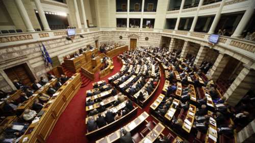 Σύγκρουση αρχηγών στη Βουλή για διαπλοκή και αξιολόγηση