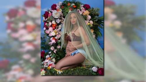 Η Μπιγιονσέ περιμένει δίδυμα και φωτογραφίζεται στο Instagram