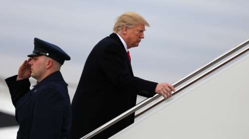 Κυρώσεις κατά του Ιράν ετοιμάζεται να επιβάλει ο Τραμπ