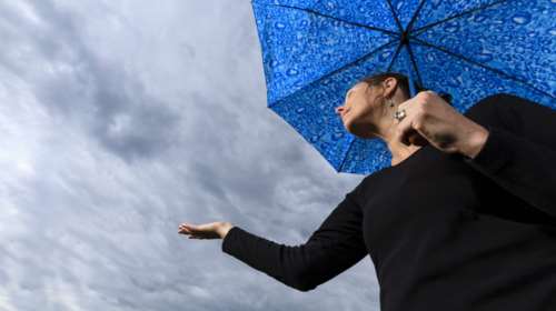 Καιρός: Μικρή άνοδος της θερμοκρασίας με τοπικές βροχές