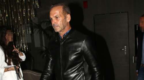 Πέτρος Κωστόπουλος: Για φαγητό σε ιταλικό εστιατόριο - Χαμογελαστός στο Κολωνάκι