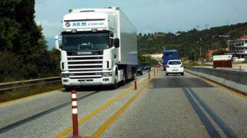 Ιωάννινα: Νεκρός ο οδηγός της νταλίκας που  έπεσε σε γκρεμό