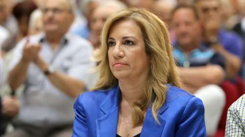 Γεννηματά για Τσίπρα: Ο δήθεν επαναστάτης αλυσοδένει τη χώρα