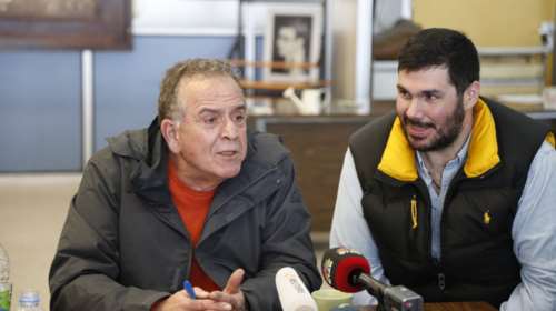 Διαψεύδει την απεργία πείνας ο Μουζάλας, βολές στους «αλληλέγγυους»