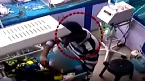 Νοσηλευτής στην Ινδία έσπασε το πόδι τρίχρονου επειδή έκλαιγε