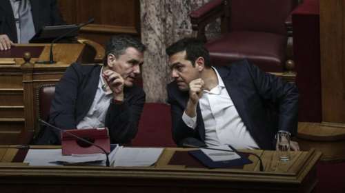 WSJ: Διχασμένη η κυβέρνηση, ομοβροντία από τους Θεσμούς