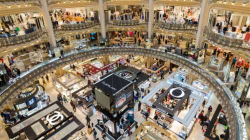 Σάλος από την «εκδίωξη» πελάτισσας από το Galeries Lafayette