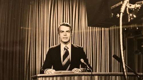 Πέθανε ο εκφωνητής της ΕΡΤ Νίκος Μπουγάς