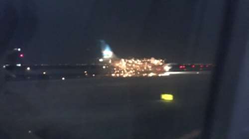 Θρίλερ στο αεροδρόμιο JFK: Αεροπλάνο τυλίχτηκε στις φλόγες