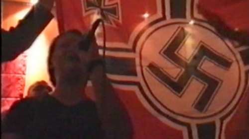 Βίντεο-σοκ με χρυσαυγίτες, σβάστικες και ύμνους στον Χίτλερ