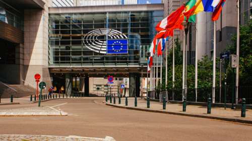 Οι νέες προβλέψεις της Κομισιόν για την ελληνική οικονομία