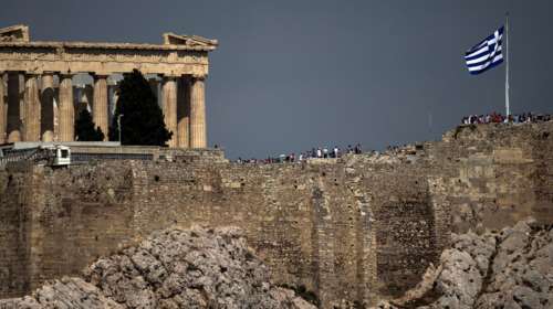 Bloomberg: Aκόμη και με νέα μέτρα, η Ελλάδα δεν γλιτώνει το 4ο μνημόνιο
