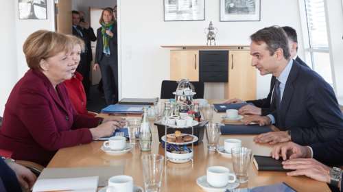 FAZ: «Θέλει ο Σόιμπλε να κυβερνήσει την Ελλάδα ο Μητσοτάκης;»