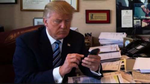 Το παλιό smartphone του Τραμπ προκαλεί ανησυχία σε γερουσιαστές