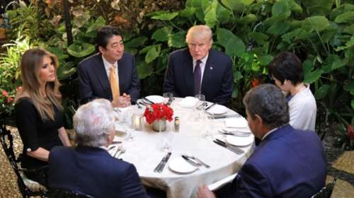 Ας διευκρινίσει ο Τραμπ πως χειρίστηκε ευαίσθητα στοιχεία