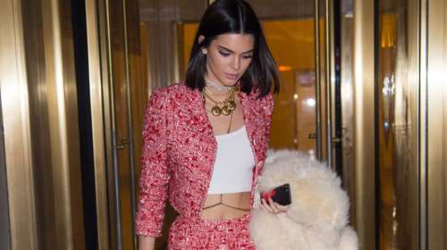 Η Κένταλ Τζένερ ντύθηκε Chanel girl με... παπούτσια έκπληξη [Εικόνες]