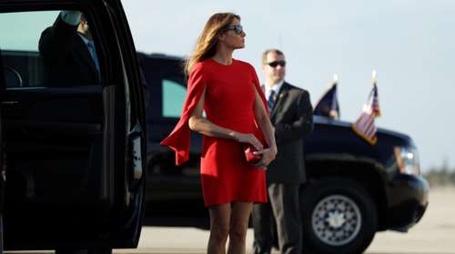 "Δυστυχισμένη" η Μελάνια Τραμπ λόγω των υποχρεώσεων της