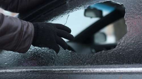 «Ρήμαξαν» πάνω από 90 αυτοκίνητα στα νότια προάστια