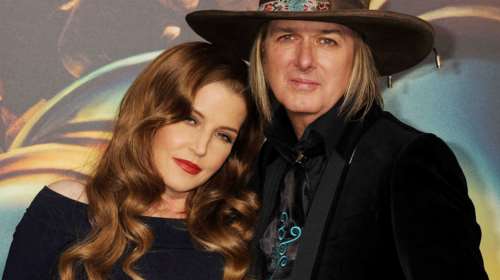 Οι 8χρονες εγγονές του Ελβις Πρίσλεϊ θύματα του «παιδεραστή» πατέρα τους