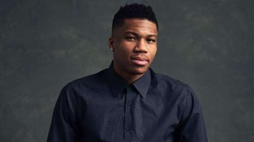 O Αντετονκούνμπο ποζάρει για το  All Star Game - φωτό -