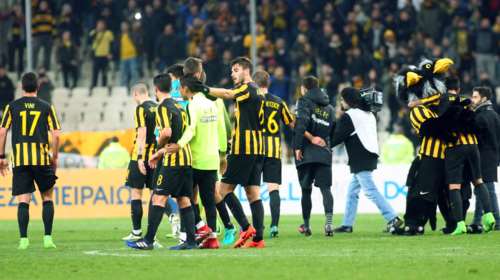 Η ΑΕΚ πήρε το ντέρμπι του ΟΑΚΑ νικώντας 1-0 τον Ολυμπιακό