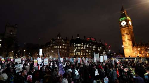 Χιλιάδες Λονδρέζοι διαδηλώνουν κατά της επίσκεψης Τραμπ στη χώρα