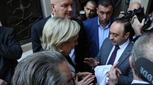 Η Λεπέν αρνήθηκε να βάλει μαντίλα στη συνάντηση με τον μουφτή της Βυρηττού