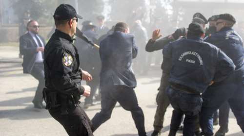 Επεισόδια στα Ιωάννινα μεταξύ αντιεξουσιαστών και αστυνομικών ((ΦΩΤΟ)