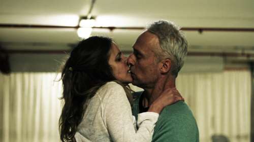 Ένκε Φεζολάρι στο TOC: σκηνοθετώντας το Τελευταίο Ψέμμα