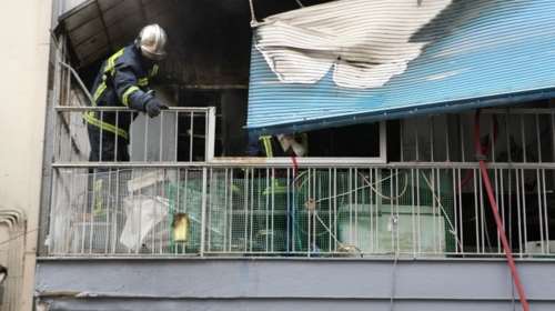 Απεγκλωβίστηκαν δύο άτομα από φλεγόμενο σπίτι