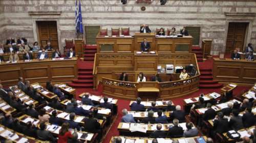 Πυρ ομαδόν από την αντιπολίτευση για την ομιλία Τσίπρα στη Βουλή