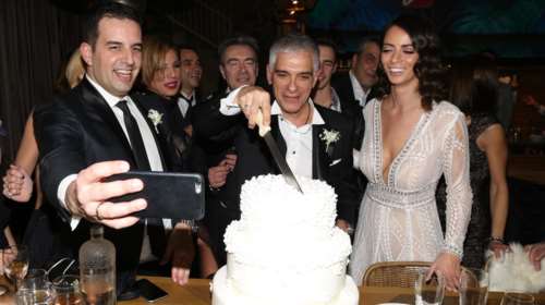 Παντρεύτηκε ο Γιάννης Τόγκος: Το νυφικό που σχεδίασε για τη δική του νύφη