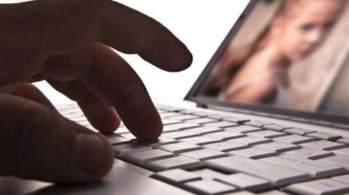 Δύο συλλήψεις σε Αθήνα και Κόρινθο για πορνογραφία ανηλίκων