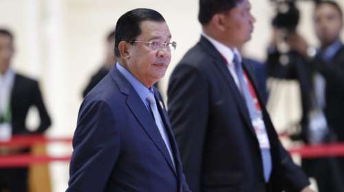 Σύμμαχος του Τραμπ ο πρωθυπουργός της Καμπότζης κατά των ΜΜΕ