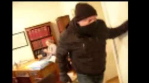 Δείτε το βίντεο της εισβολής του Ρουβίκωνα στο συμβολαιογραφείο