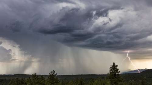 Μπουρίνι σάρωσε τον Βόλο - Ζημιές και κυκλοφοριακό χάος