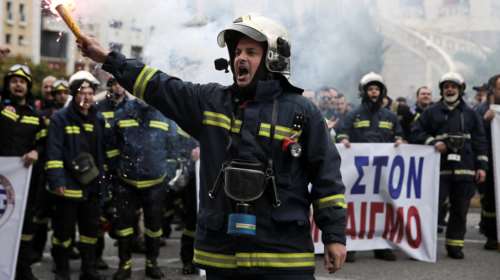 Και πάλι στο Σύνταγμα οι πυροσβέστες πενταετούς θητείας