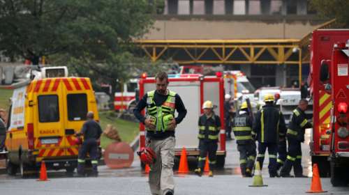 Κατέρρευσε στέγη νοσοκομείου, νεκροί και εγκλωβισμένοι
