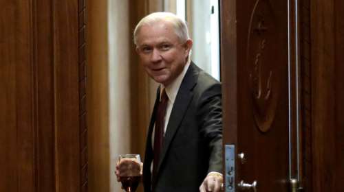 Ο υπουργός Δικαιοσύνης του Τραμπ αποσύρθηκε από τις έρευνες για τη Ρωσία