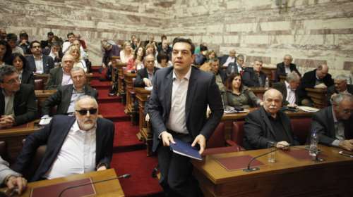 Επίθεση στα μνημόνια και τη λιτότητα πριν φέρουν τα νέα μέτρα