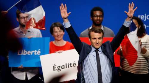 «Επέλαση» του Μακρόν, προηγείται για πρώτη φορά της Λεπέν