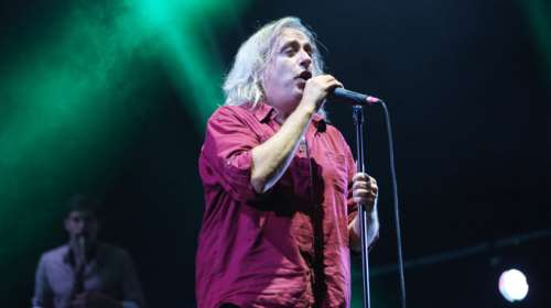 Σοκ για τον Αγγελάκα:Φίλος του ξεψύχησε στο καμαρίνι μετά τη συναυλία του