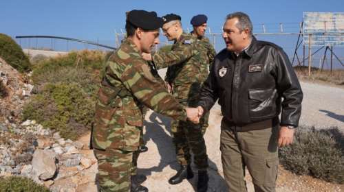 Ο Καμμένος έβγαλε την παραλλαγή και έβαλε τα δερμάτινα