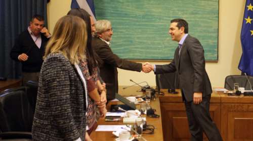 Ο Τσίπρας παρουσιάζει το ερωτηματολόγιο για την Συνταγματική Αναθεώρηση