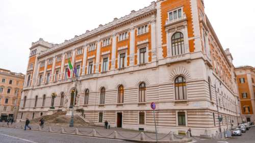 Φόρο για την προσέλκυση κροίσων θεσπίζει η Ιταλία