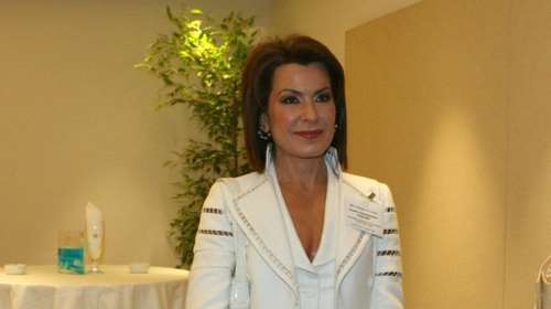 Η Γ. Αγγελοπούλου παρατείται από πρέσβειρα εκ προσωπικοτήτων