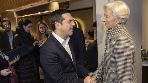 «Ναι» ή «όχι» στο ΔΝΤ: Το Μαξίμου ακόμη «μαδάει τη μαργαρίτα»