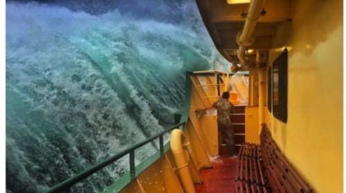 Αυτά τα θηριώδη κύματα δεν τα έχετε δει ποτέ ξανά!