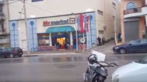 Η στιγμή που η ΕΛΑΣ πυροβολεί τον ληστή στο Καματερό-βίντεο