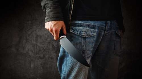 Άγνωστος χτύπησε με αιχμηρό αντικείμενο μαθητές στη Λαμία